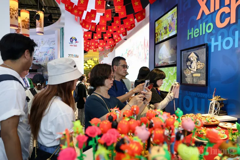 Sức hút của tò he truyền thống gợi nhớ về một làng quê yên bình, tạo ra sự kết nối cảm xúc mạnh mẽ với người xem