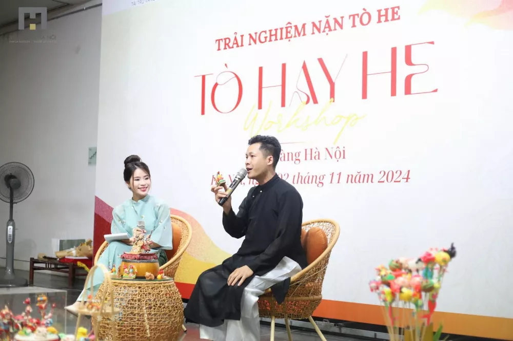Trong workshop, nghệ nhân Đặng Văn Hậu không chỉ hướng dẫn kỹ thuật mà còn kể những câu chuyện cảm động về tò he