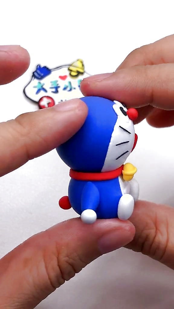 Tác phẩm nặn tò he Doraemon sau khi hoàn thành nhìn từ bên phải