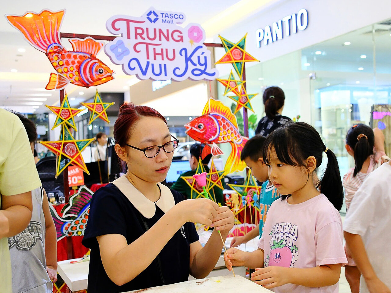 Workshop nặn tò he tại Tasco Mall tái hiện vẻ đẹp truyền thống và lưu giữ ký ức Trung Thu 2025